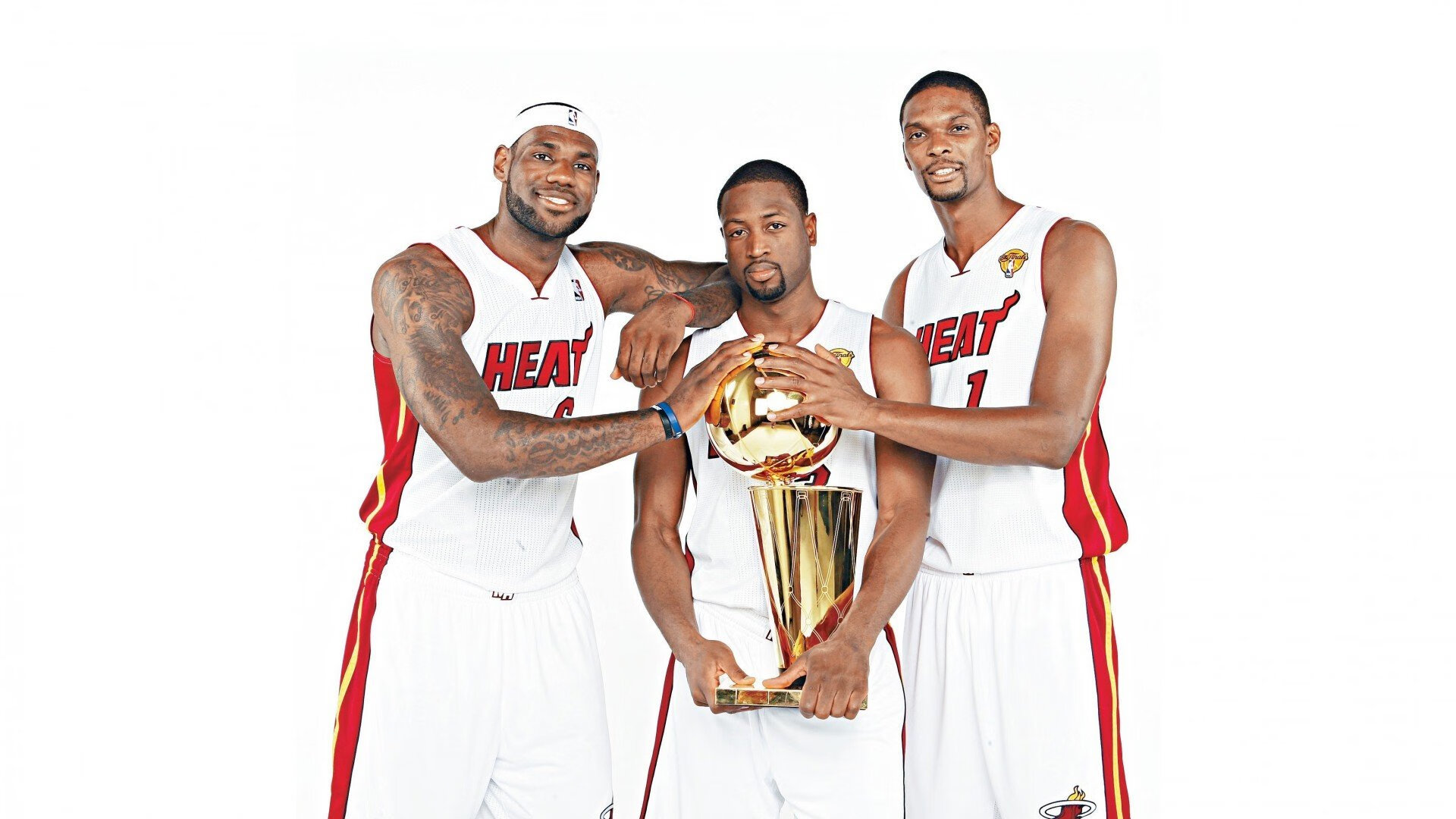 《Uzi宣布加入TOP战队，加盟背后蕴藏大秘密》，uzi团队